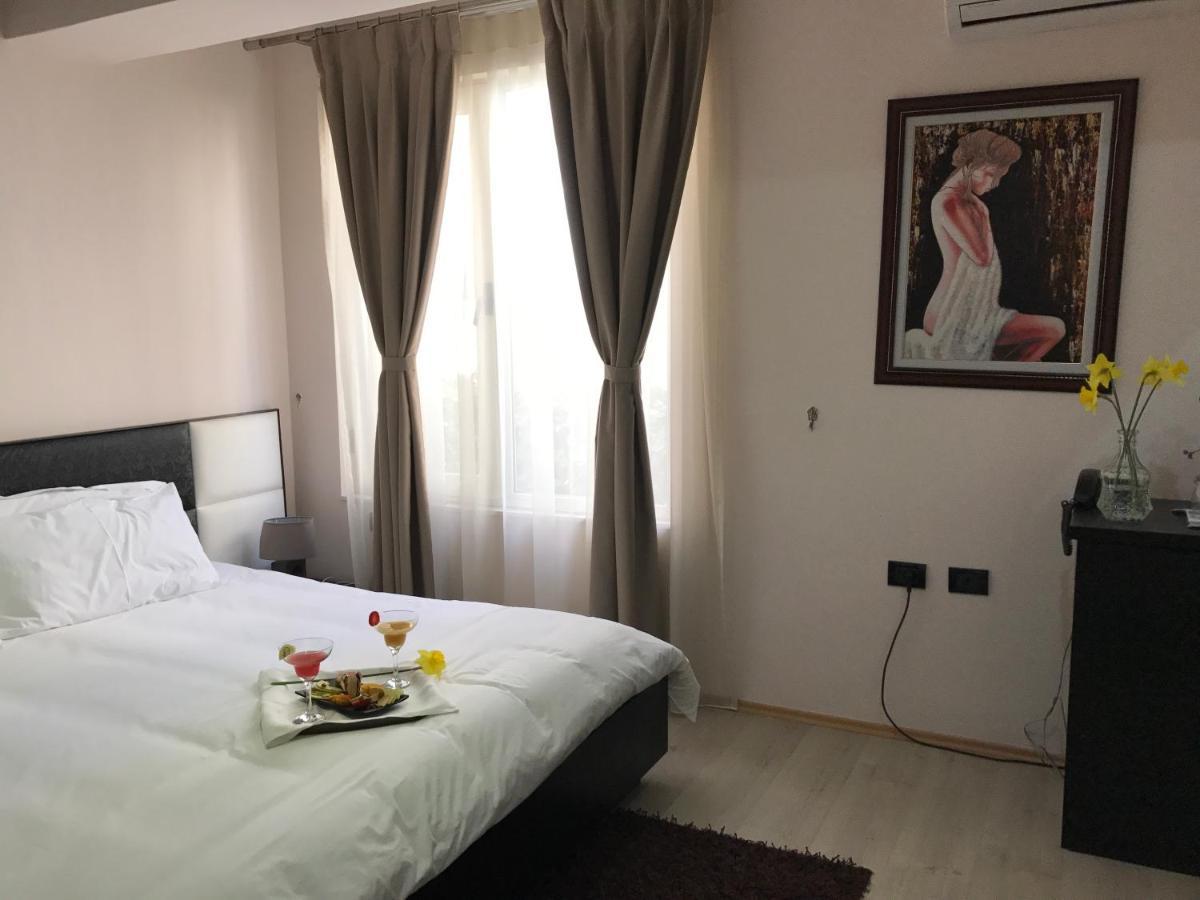 Royal Vila Hotel Tirana Exteriör bild