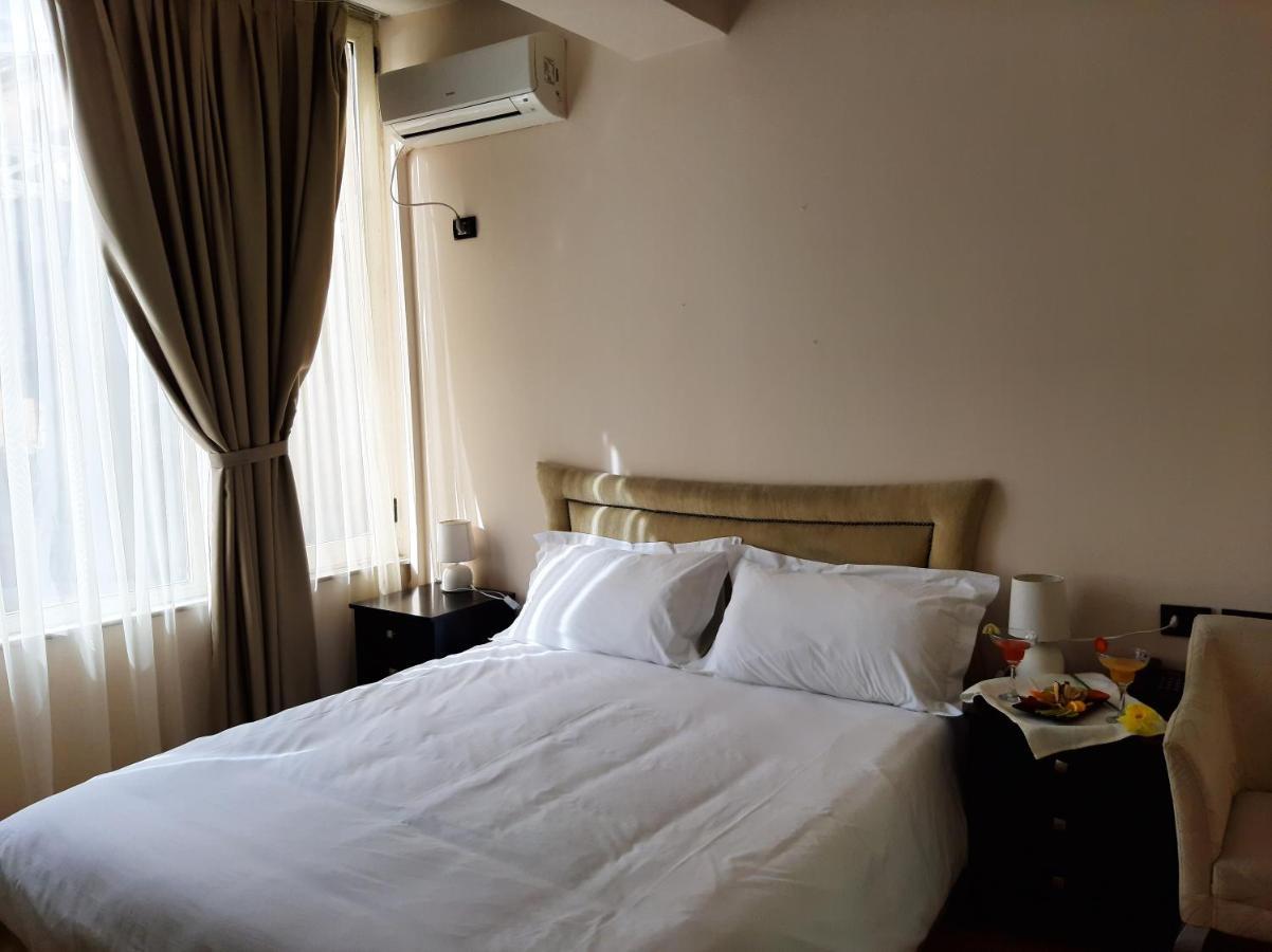 Royal Vila Hotel Tirana Exteriör bild